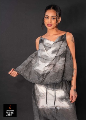 Handbemaltes Top von RUNDHOLZ in asteroid pigment