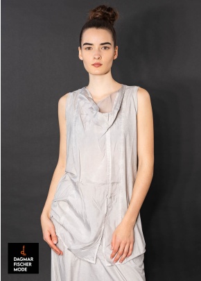 Auffallendes Top von RUNDHOLZ in asteroid cloud & moon cloud