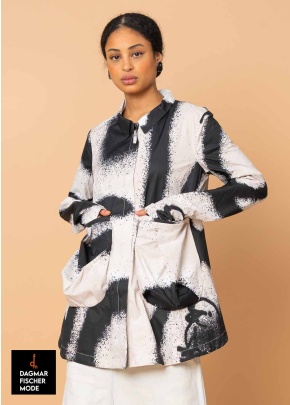 Regenfeste Jacke von RUNDHOLZ in Prints der Saison