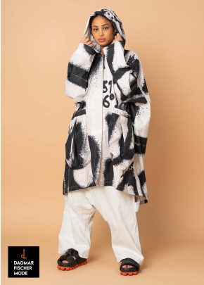 Regenfester Oversize Mantel von RUNDHOLZ in Prints der Saison