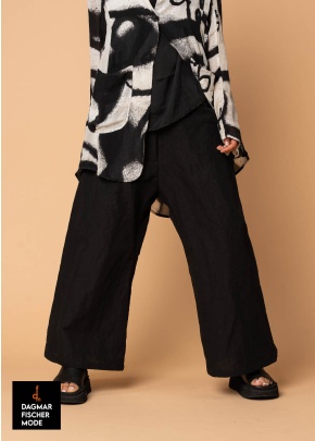 Wide trousers by RUNDHOLZ in black, elctric & ketchup