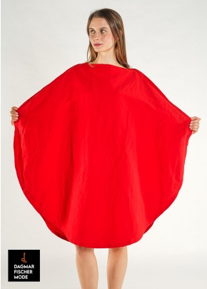 Extravagant dress in the shape of a circle by RUNDHOLZ