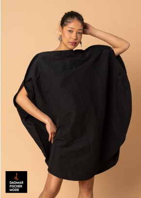 Extravagant dress in the shape of a circle by RUNDHOLZ