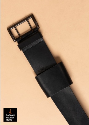 Wide leather belt by RUNDHOLZ in black