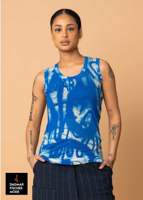 Translucent top with all-over print by RUNDHOLZ in black print, electric print & ketchup print