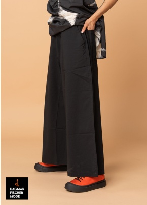Elastische, weite Hose von RUNDHOLZ in black