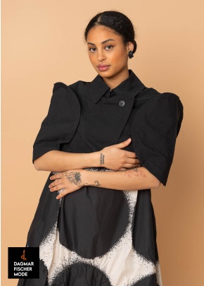 Elastic, extra short jacket by RUNDHOLZ in black