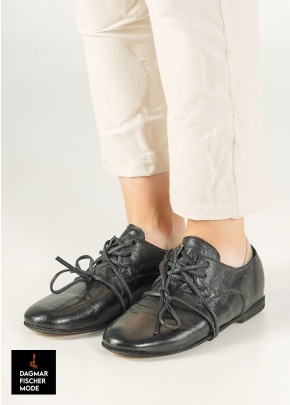 Lederschnürschuh von RUNDHOLZ in black