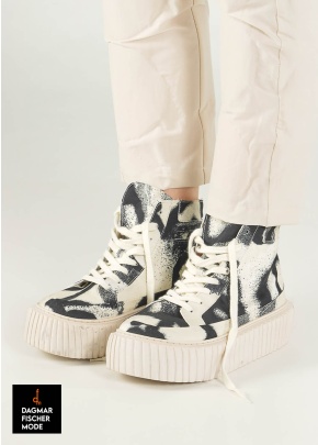 High summer sneakers by RUNDHOLZ in various graffiti prints. Graffiti prints