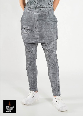 Hose von RUNDHOLZ DIP in seafoam fog & black fog