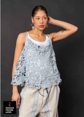 Top aus Spitze im Destroyed-Look von RUNDHOLZ DIP in sky fog & seafoam fog
