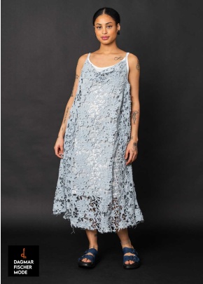Kleid aus Spitze im Destroyed-Look von RUNDHOLZ DIP in sky fog & seafoam fog