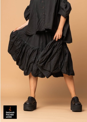 Bauschiger, Kurzer Rock von RUNDHOLZ DIP in black gloss
