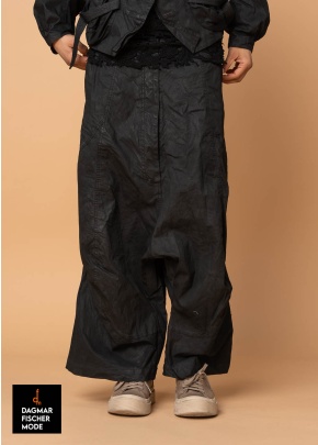 Hose mit tiefem Schritt von RUNDHOLZ DIP in black gloss