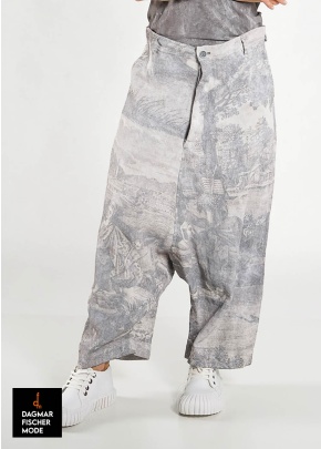 Low crotch trousers by RUNDHOLZ DIP with historical print in allover print