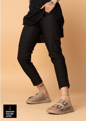 Narrow 3/4 trousers by RUNDHOLZ BLACK LABEL in black & tree