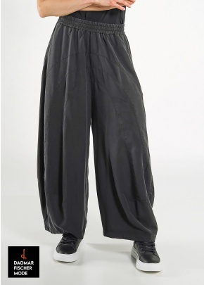 Lightweight balloon pants by RUNDHOLZ BLACK LABEL in black