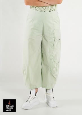 Elastische Ballonhose von RUNDHOLZ BLACK LABEL in black, tree & salina