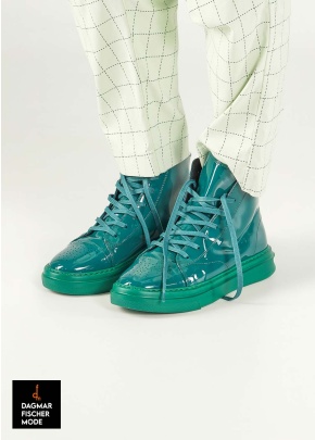 Sneaker aus Hochglanzleder von RUNDHOLZ BLACK LABEL in black, tree & offwhite