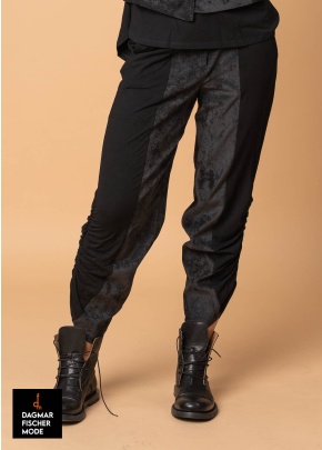 Hose von ELSEWHERE in black