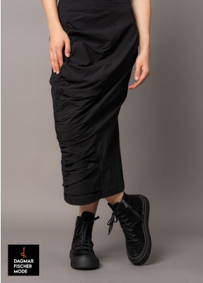 Elastischer Bleistiftrock mit Raffungen von RUNDHOLZ in black
