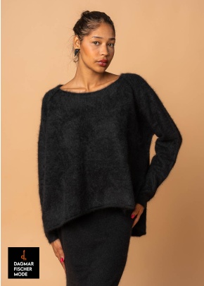 Kuscheliger Oversize Pullover aus Waschbärwolle von RUNDHOLZ in black