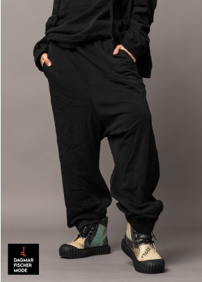 Bequeme Hose von RUNDHOLZ DIP in black & crab cloud