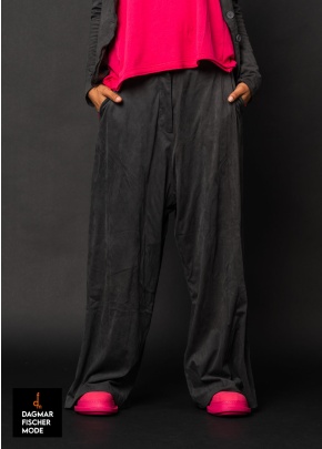 Legere Hose aus veganem Leder von RUNDHOLZ BLACK LABEL in dark grey