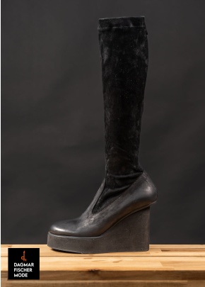 Hohe Stiefel mit Absatz von LOFINA in nero in Größe 37