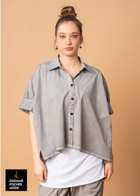 Chemisier onesize SHORT SHIRT de PLÜ en black, white & cement