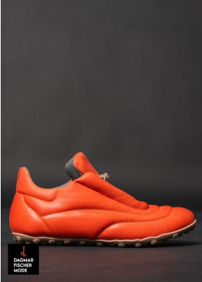 Sneaker mit flacher Sohle von LOFINA in Gasoline spritz aperol / moon