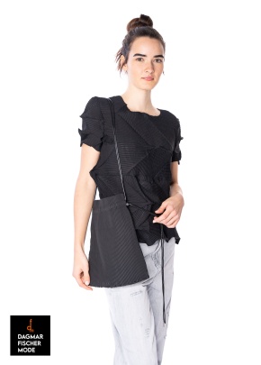 Pleated bag by Alquema in black