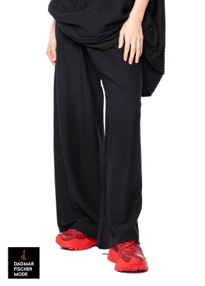 Hose mit weitem Bein von KnitKnit in nero