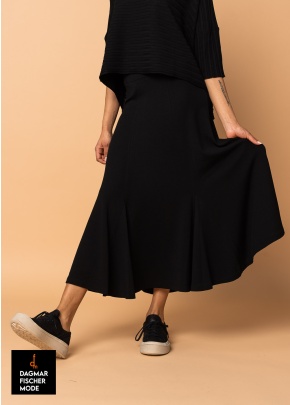 Schmeichelnder Strickrock  aus leichtem Viskosestrick von KHEI in black