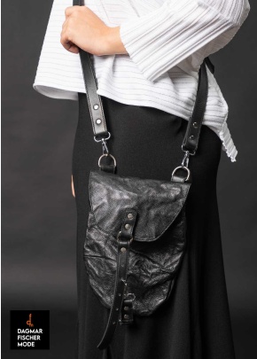 Kleine Hänge-Ledertasche von KHEI