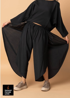 Legere Sommerhose von KHEI in black