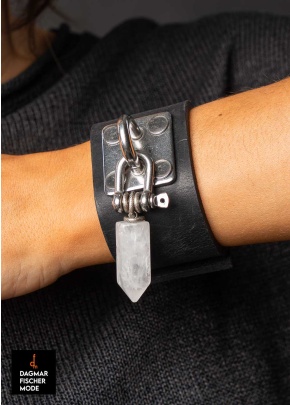 Armmanschette aus Leder von Mya Lambrecht