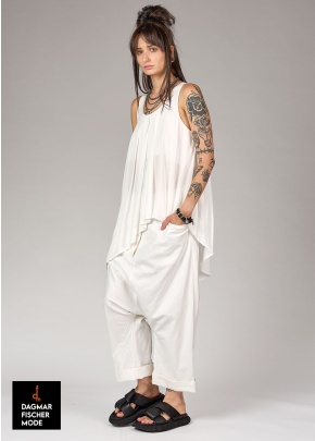 Hose LUMMO von studiob3 in black coated & white coated