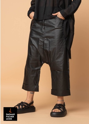 LUMMO trousers from studiob3 in black coated & white coated