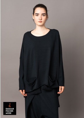 Kurzer Strickpulli von KHEI in black