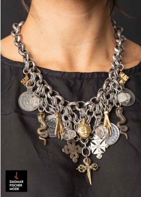 Außergewöhnliche Halskette „Occult“ von Mya Lambrecht