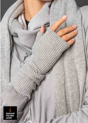 Gestrickte Stulpen SLUM von studiob3 in drei saisonalen Farben