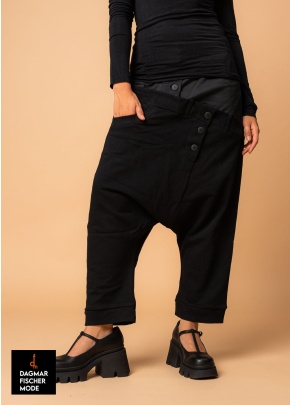 Eye-catching HENDRY trousers by studiob3 in black