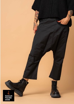 Low crotch trousers PLUTTO by studiob3 in black