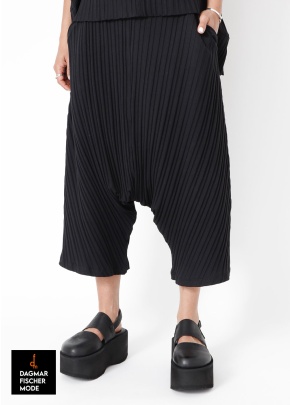 Low crotch trousers from SORT AARHUS in black & greige