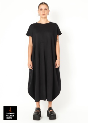 Oversize tulip dress by SORT AARHUS in black & perla