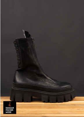 Stiefel mit hoher Sohle von LOFINA in black in Größe 37 