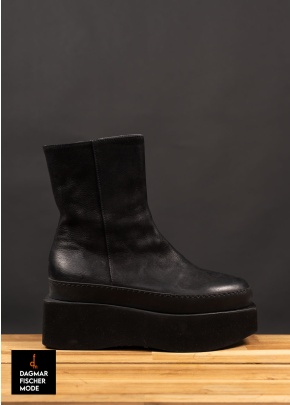 Boots mit Absatz von LOFINA in black Größe 37 