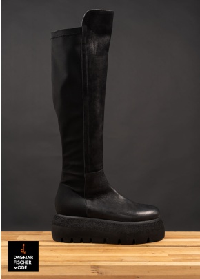 Stiefel mit flacher Sohle von LOFINA in black in Größe 37 