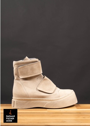 Boots mit Klettverschluss von LOFINA in weiß in Größe 37 